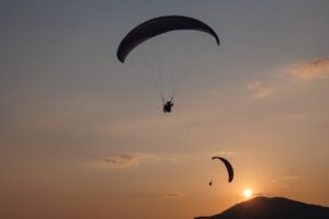 paragliding 8103063 1280 11zon